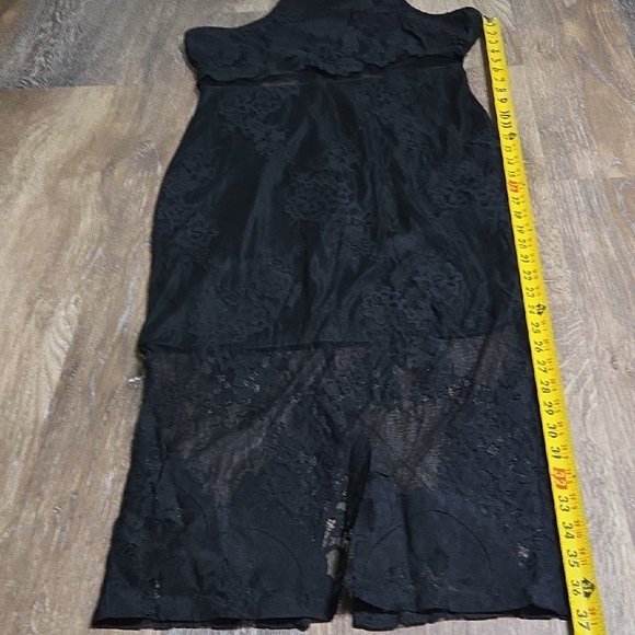 Missguided+ Black Lace Maxi Dress - Picture 9 of 15